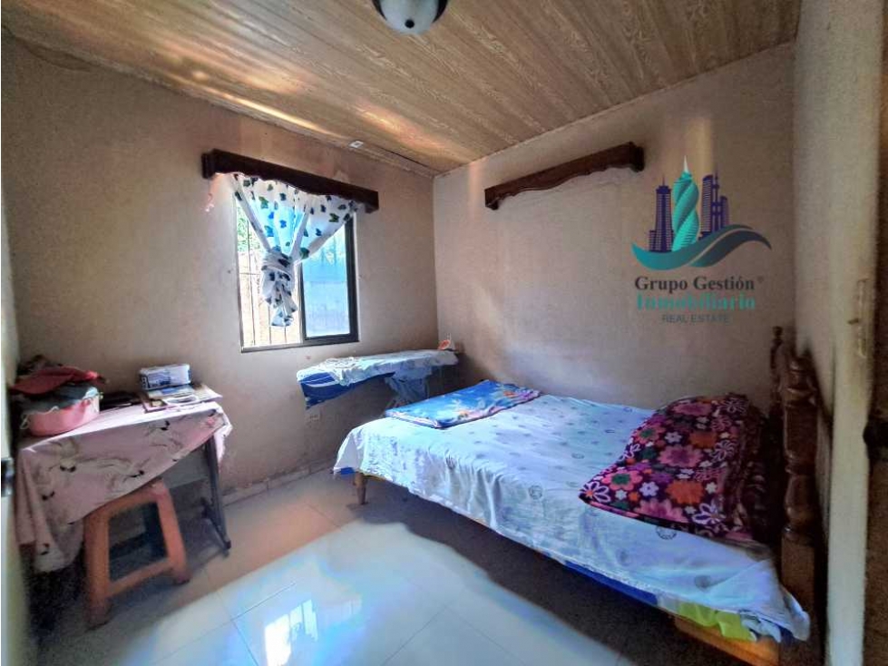 VENDO CASA DE 5 HABITACIONES DE ESQUINA - 4