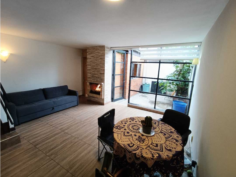 Vendo Casa de dos Niveles en Conjunto Residencial