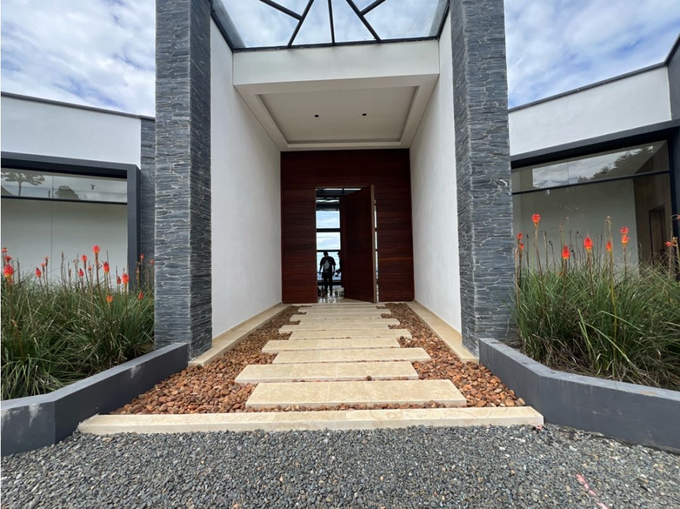 VENDO CASA DE LUJO NUEVA EN EL ALTO DE LAS PALMAS SECTOR LA MANUELA — foto 2
