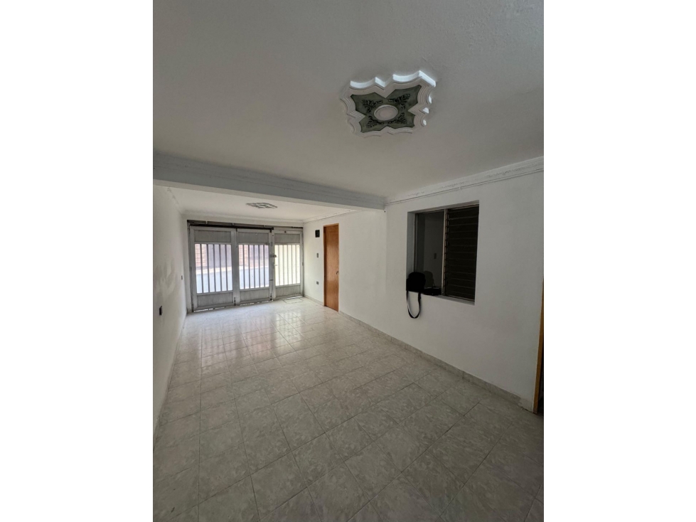 VENDO Casa De Primer Piso En Barrio Obrero Bello $515M
