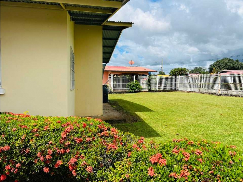 VENDO CASA DE SEGUNDA BIEN UBICADA EN DAVID - 2