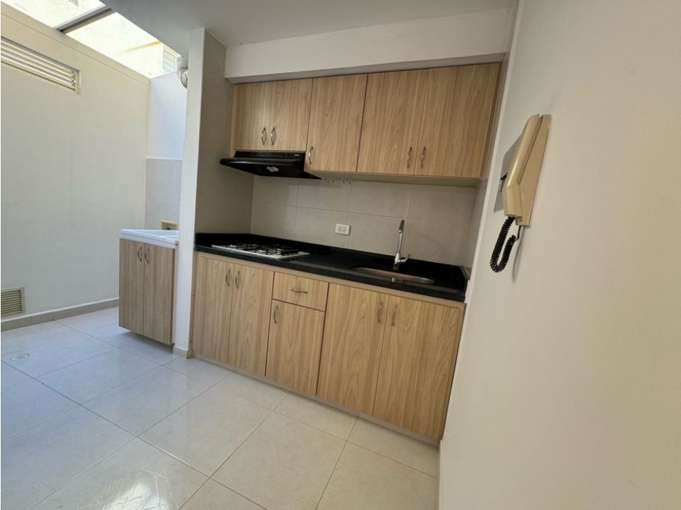 Vendo casa de tres niveles en cajica en conjunto cerrado.