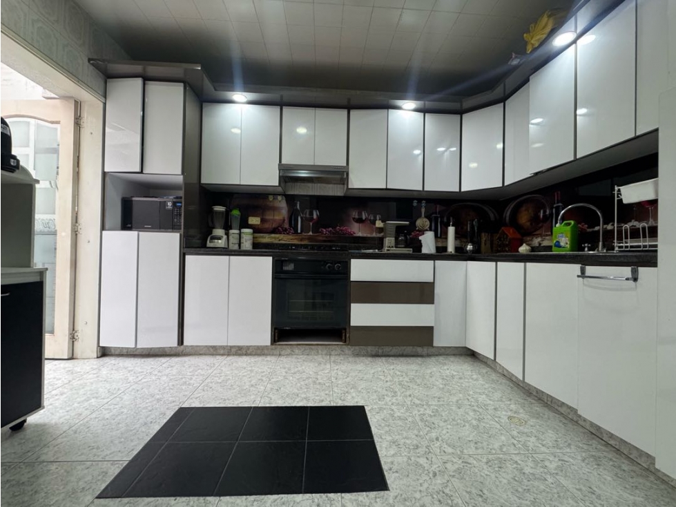 Vendo casa de tres niveles en chia en conjunto cerrado. — foto 2
