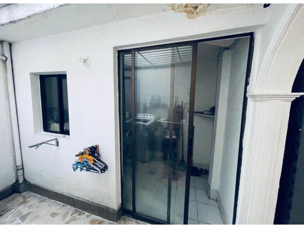 Vendo casa de tres niveles en los colores- san Germán unidad cerrada
