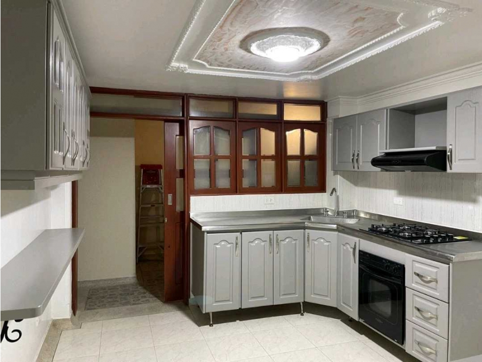 VENDO CASA DE TRES PISOS EN DOSQUEBRADAS