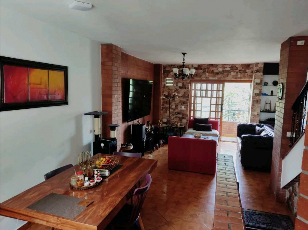 VENDO CASA DUPLEX 3 Y 4 PISO BARRIO MESA ENVIGADO TERMINA EN TERRAZA