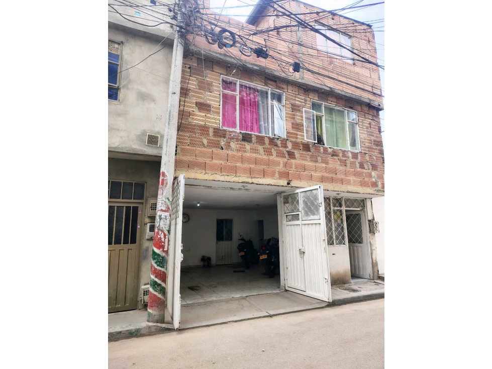 Vendo casa económica ubicada junto a la Iglesia en Porvenir Bogota — foto 2