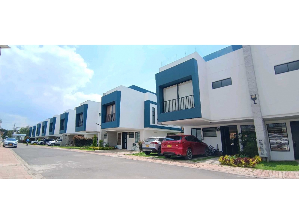 VENDO CASA ECO-SOSTENIBLE EN COTA.
