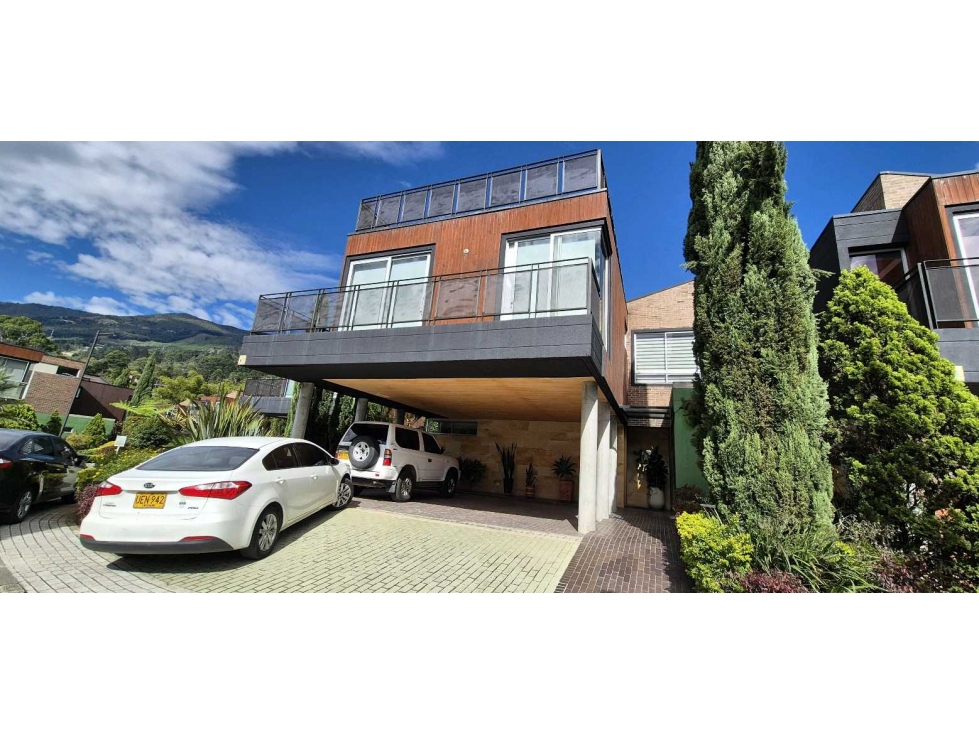 VENDO CASA EL POBLADO 4 ALCOBAS BAÑO Y VESTIER 4 PARQUEADEROS JARDIN — foto 3