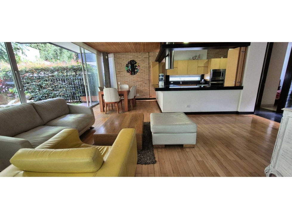 VENDO CASA EL POBLADO 4 ALCOBAS BAÑO Y VESTIER 4 PARQUEADEROS JARDIN — foto 4