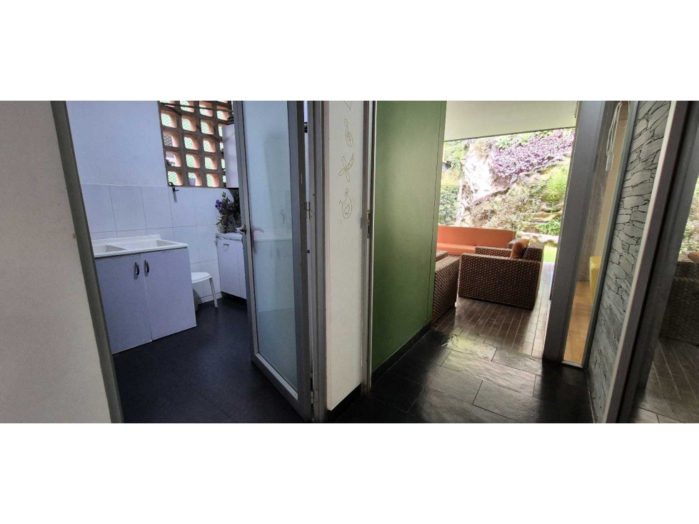 VENDO CASA EL POBLADO 4 ALCOBAS BAÑO Y VESTIER 4 PARQUEADEROS JARDIN — foto 6