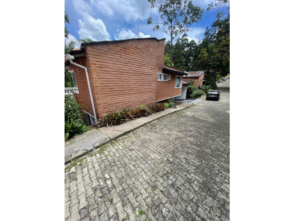 VENDO CASA EL POBLADO MEDELLÍN TRANSVERSAL SUPERIOR SECTOR ÁMSTERDAM