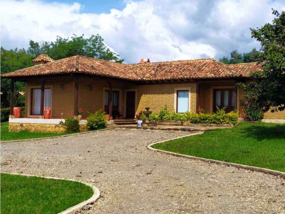VENDO CASA EN ADOBE UN NIVEL - CONJUNTO VILLA DE LEYVA