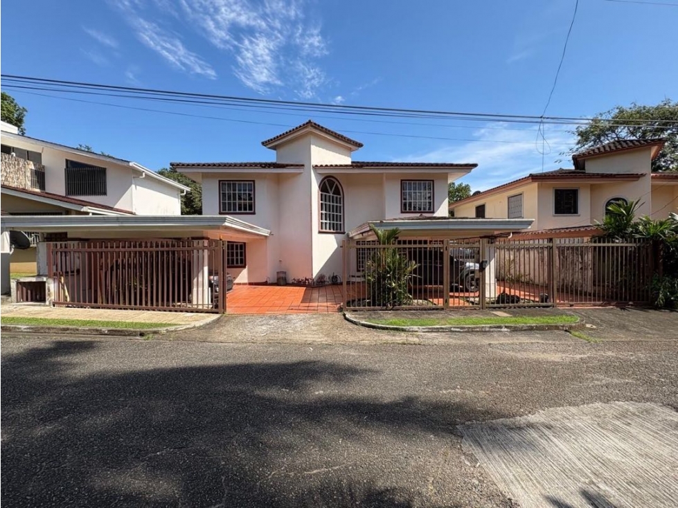 Vendo casa en Albrook *Llanos de Curundu