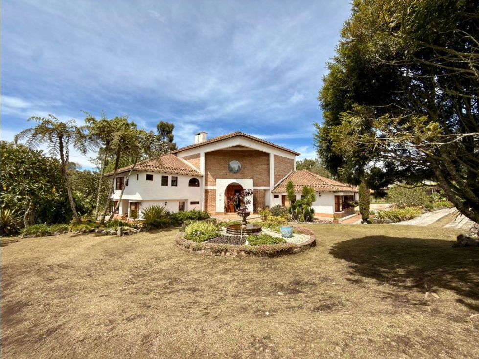 Vendo casa en Alto de Palmas, La Acuarela con casa de Mayordomo