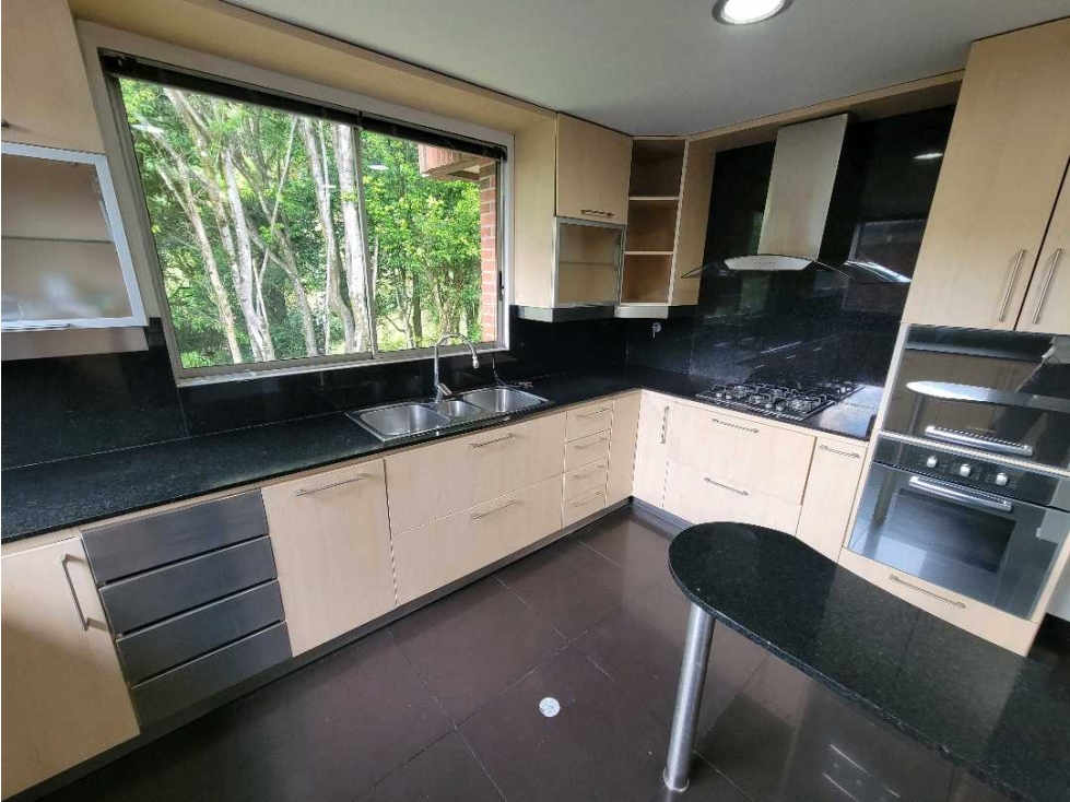 VENDO CASA EN ALTOS DEL POBLADO — foto 2