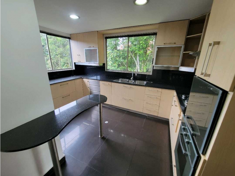 VENDO CASA EN ALTOS DEL POBLADO — foto 4
