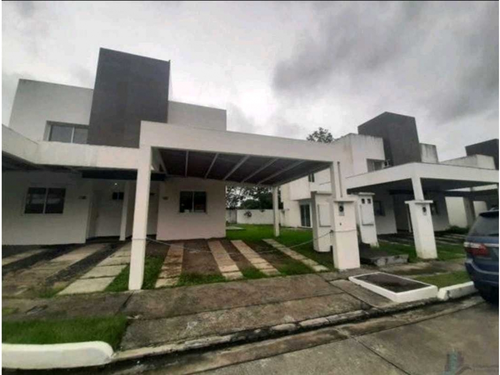 VENDO CASA EN ARRAIJAN PH LAS LAJAS