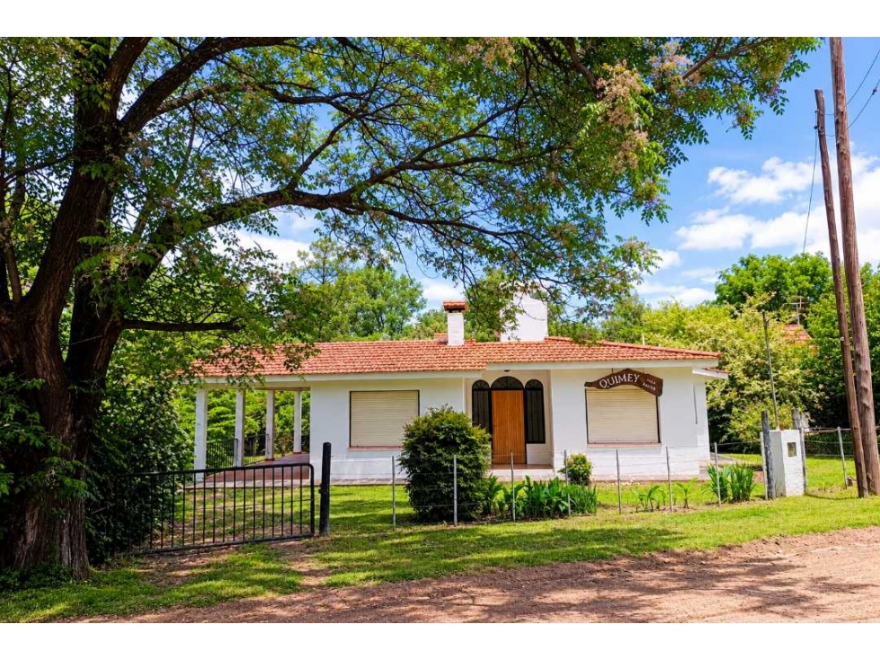 Vendo casa en Barrio Lago Azul. Gran parque