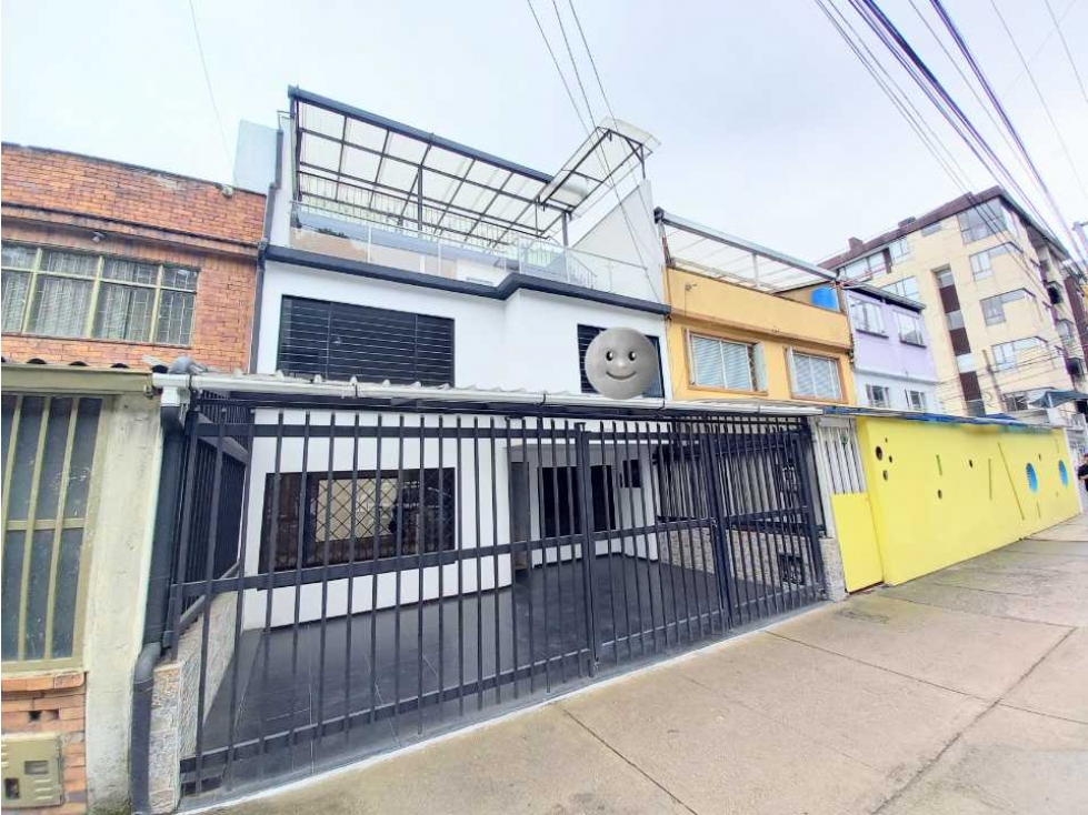 VENDO CASA COMERCIAL EN BRITALIA NORTE, GRANADA NORTE