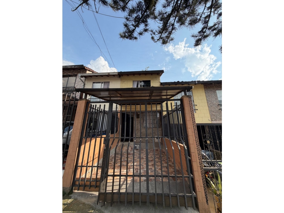 Vendo casa en Buenos Aires , 3 habitaciones,2 baños, garaje.ampliacion