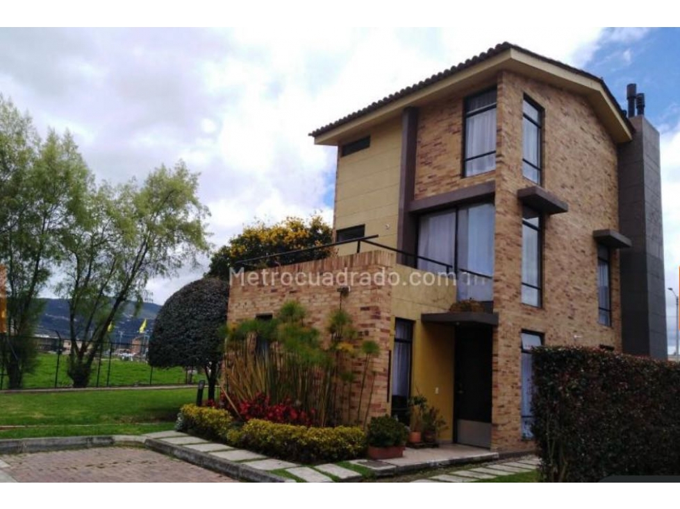 VENDO CASA EN CAJICA 3 NIVELES