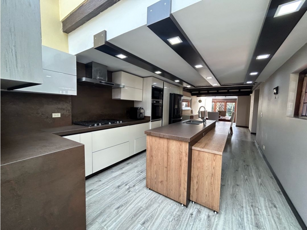 VENDO CASA EN CALATRAVA CON APARTAESTUDIO ANEXO