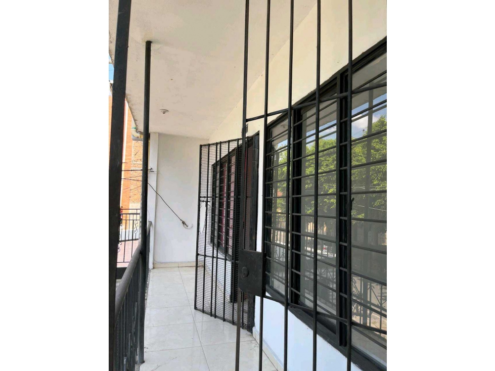 Vendo casa en cali barrio atanasio girardot 3 pisos indep.renta 4.2 m — foto 2