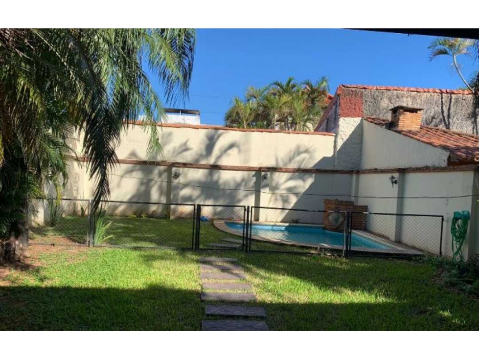 Alquilo para oficina Casa en Carmelitas./ 9 millones gs. - 1