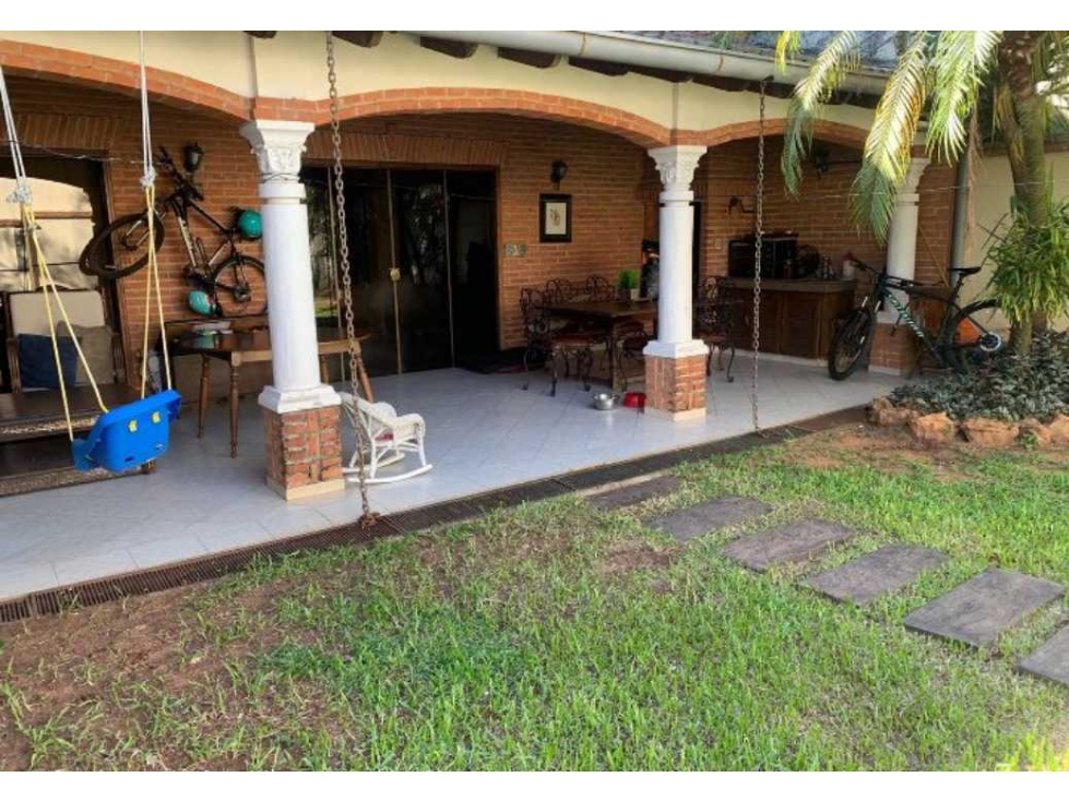 Alquilo para oficina Casa en Carmelitas./ 9 millones gs. - 3