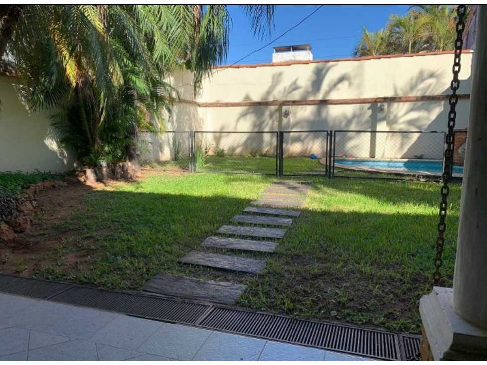 Alquilo para oficina Casa en Carmelitas./ 9 millones gs. - 4