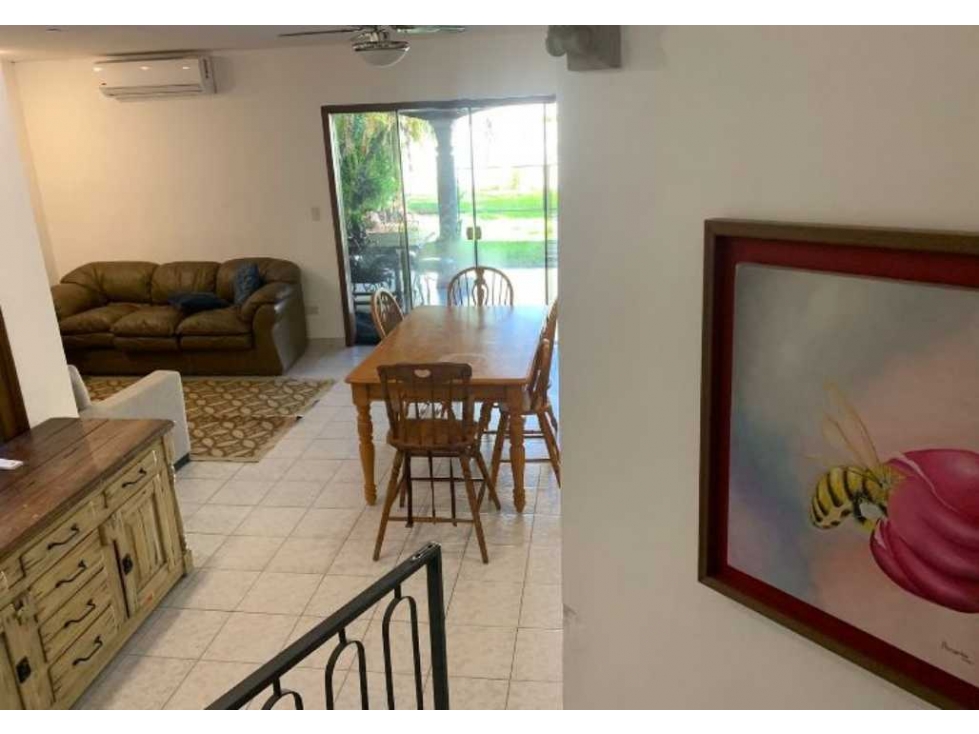 Alquilo para oficina Casa en Carmelitas./ 9 millones gs. - 5