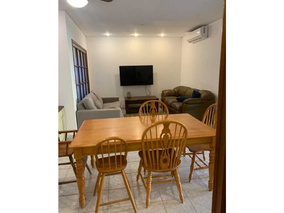 Alquilo para oficina Casa en Carmelitas./ 9 millones gs. - 6