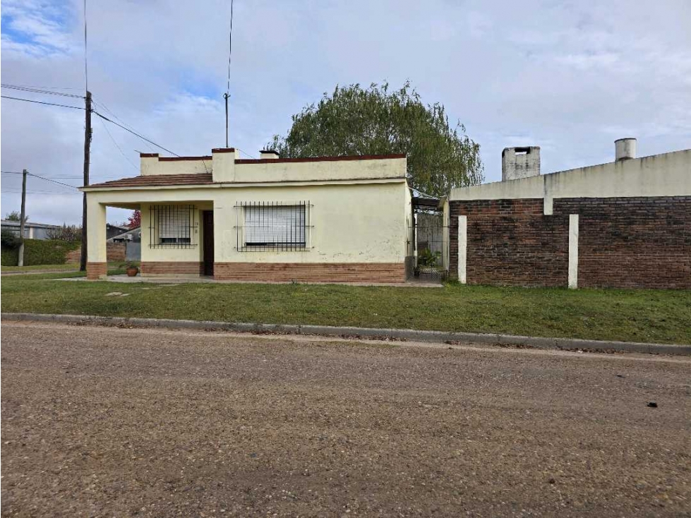 Vendo Casa Centrica en Caseros, Entre Ríos - 2