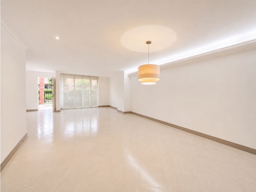 VENDO CASA EN CASTROPOL / POBLADO, UNIDAD CERRADA, FAMILIAR.