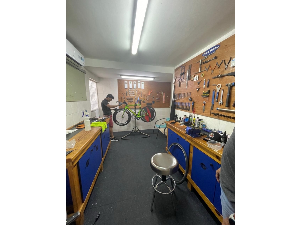 Vendo casa en Chanis, área residencial y comercial