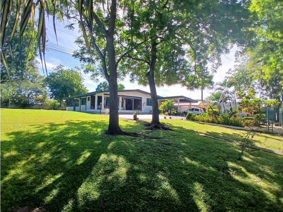VENDO CASA EN CHITRE, SOBRE CARRETERA PRINCIPAL VIA LAS TABLAS. - 3