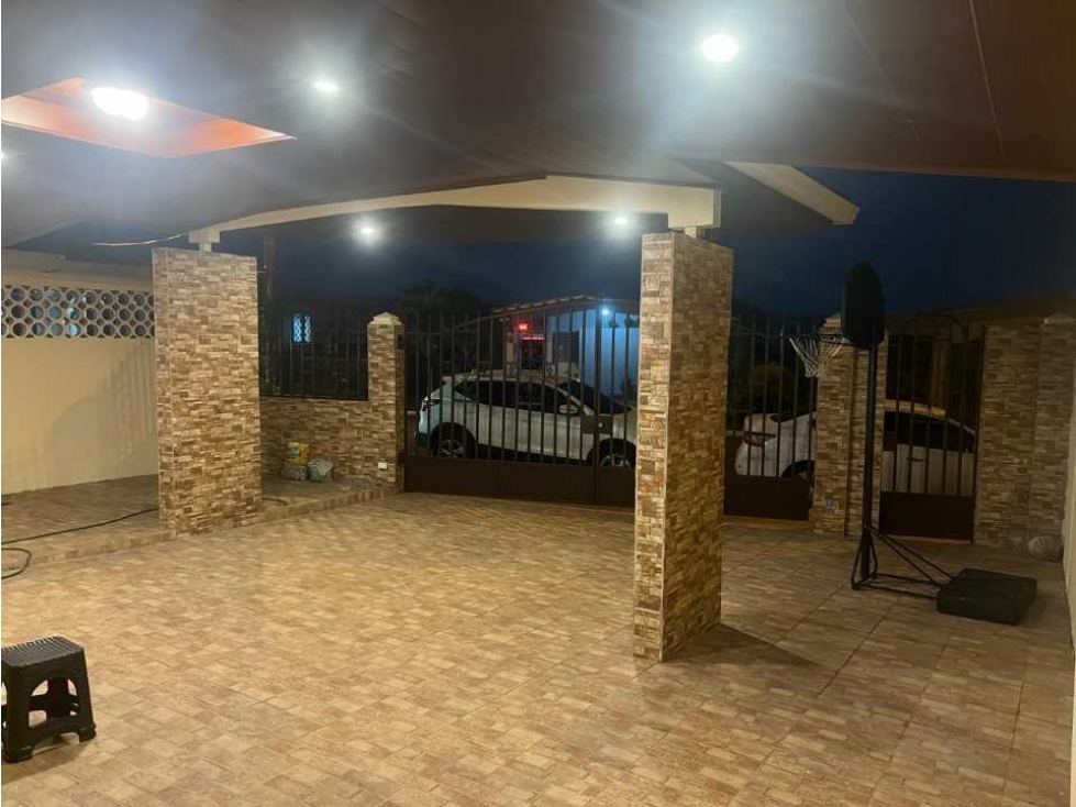 VENDO CASA EN COLON BARRIADA QUINTAS DE PILON - 2