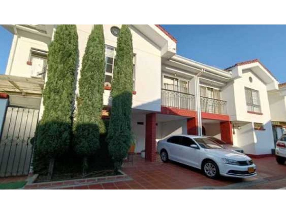 VENDO CASA EN CONDOMINIO 2 PISOS CIUDAD JARDIN CALI IC9797343P