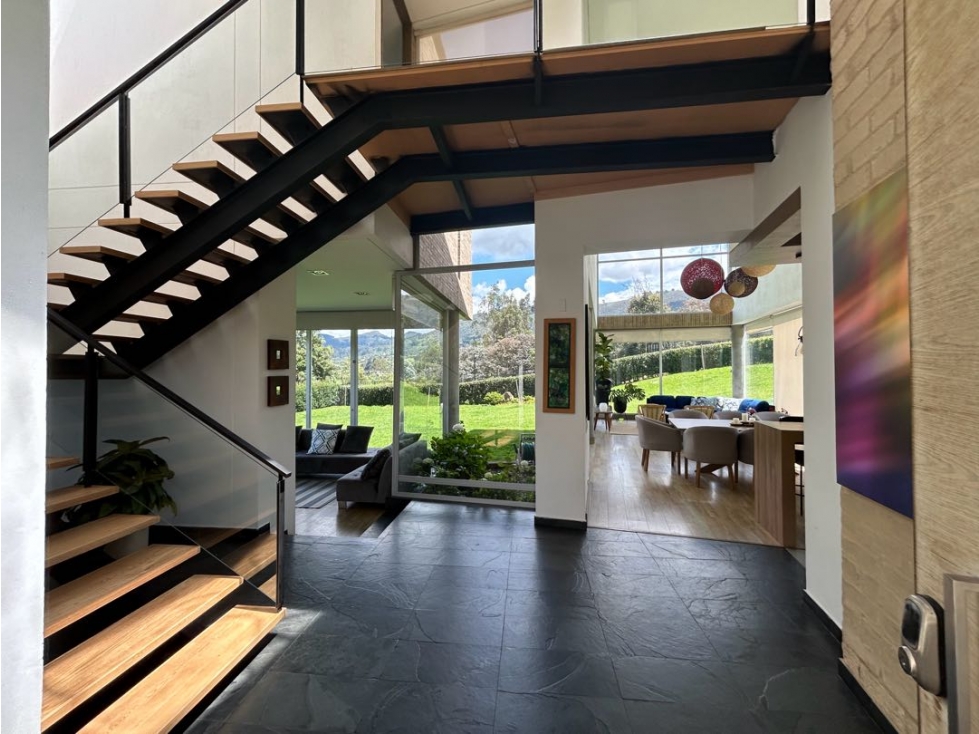 VENDO CASA EN CONJUNTO CERRADO EN LA CALERA