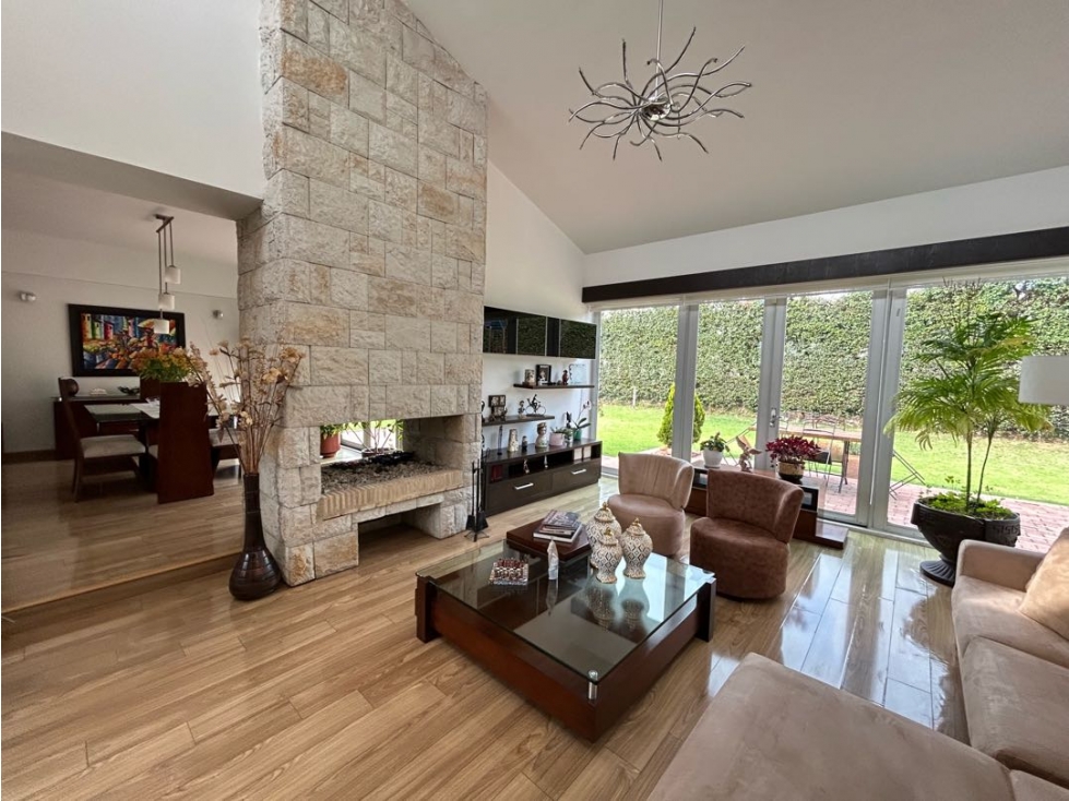 VENDO CASA EN CONJUNTO CERRADO EN CAJICÁ A POCOS METROS DE FONTANAR