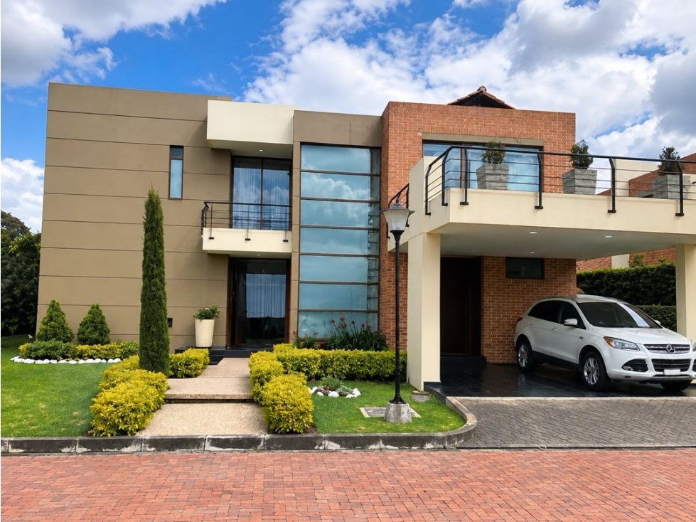 Vendo casa en Conjunto Chía. Hermosa-Amplia-Lote independiente