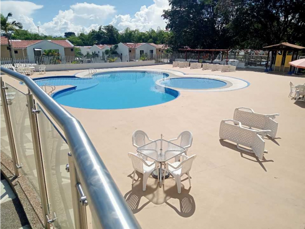 VENDO CASA EN EXCELENTE CONJUNTO EN LA AV DE LAS AMERICAS