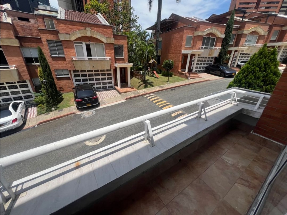 VENDO CASA EN EL POBLADO