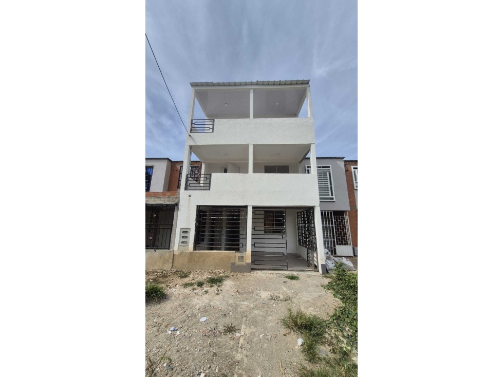 VENDO CASA EN EDEN DEL PARQUE (JAMUNDI) - 3 PISOS INDEPENDIENTES