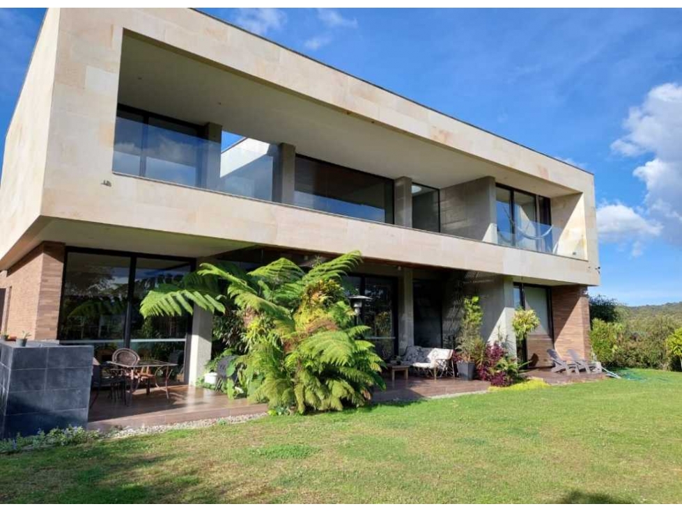 VENDO CASA EN EL ALTO DE LAS PALMAS, EN PARCELACIÓN.