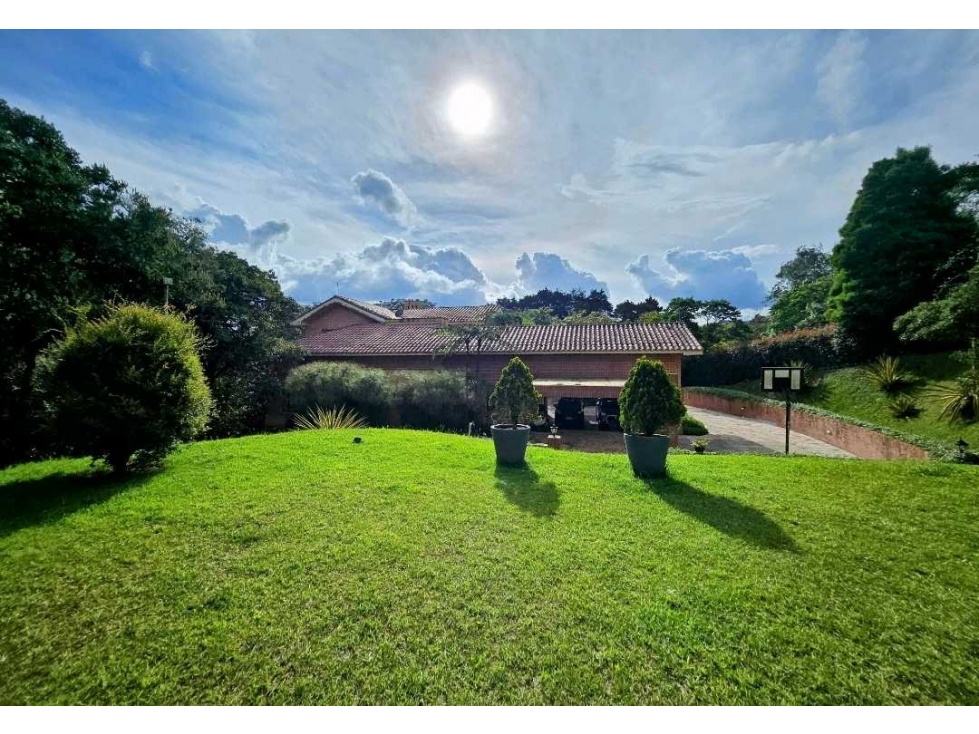 VENTA DE CASA EN EL ALTO DE LAS PALMAS CON PISCINA PRIVADA.