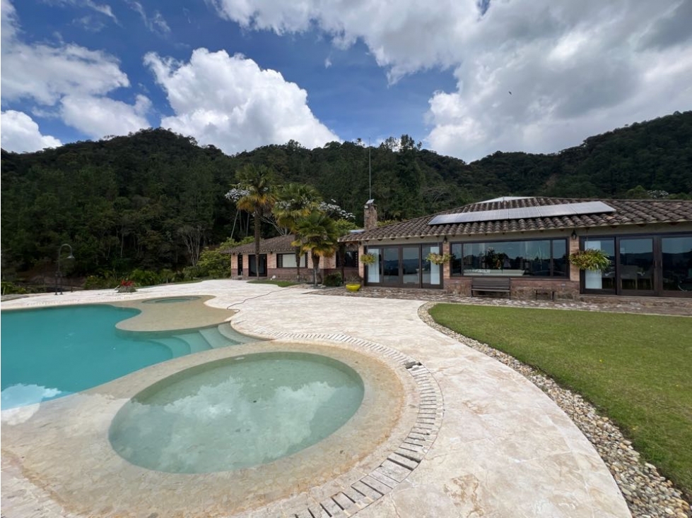VENDO CASA EN EL ALTO DEL ESCOBERO-ENVIGADO EN PARCELACIÓN CON PISCINA — foto 2