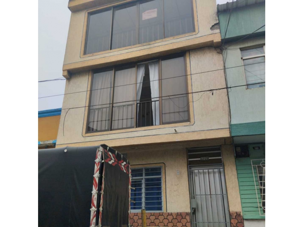 VENDO CASA EN EL BARRIO BENJAMIN HERRERA 3 PISOS CALI