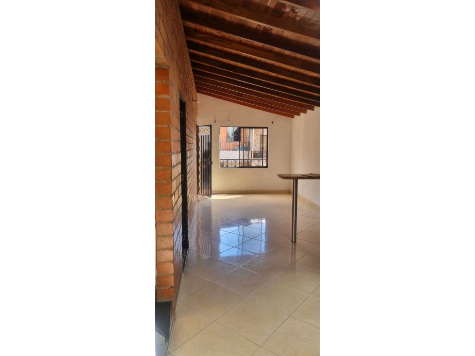 VENDO CASA EN EL BARRIO BOYACÁ-MEDELLÍN-CERCA CARLOS HOLGUÍN — foto 2